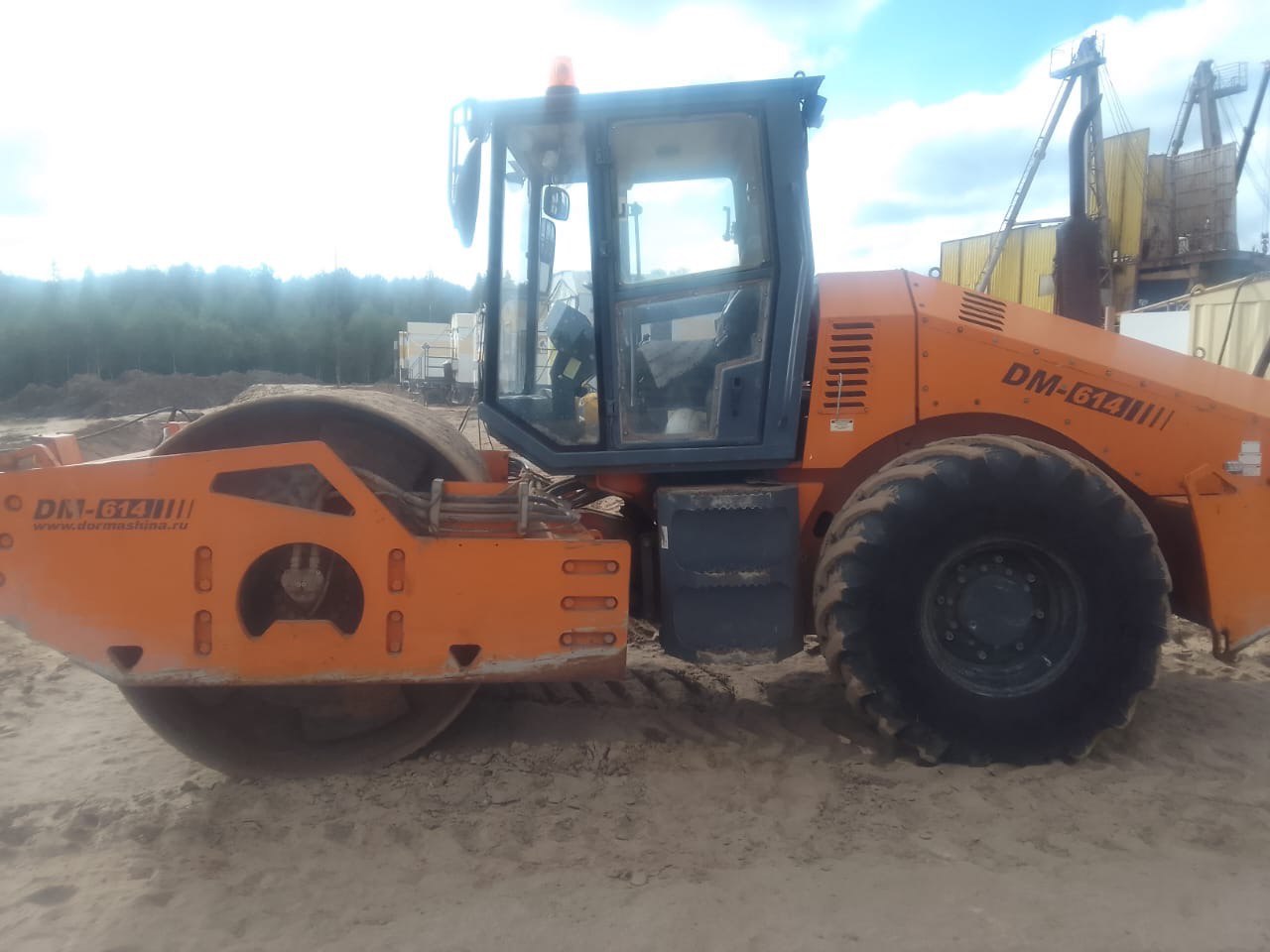 Каток дорожный самоходный ДМ-614
