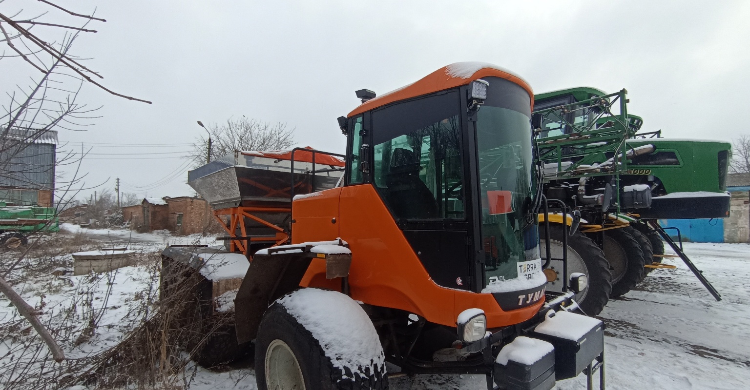 Опрыскиватель-разбрасыватель самоходный ТУМАН-3