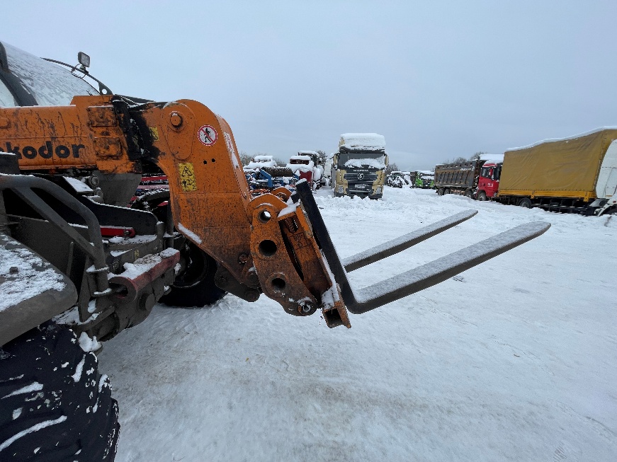 Погрузчик телескопический Amkodor Т400-70 с вилами