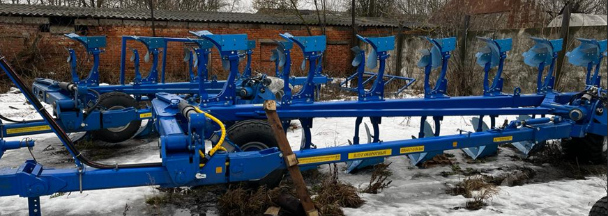 Плуг ППО-8 (7+1) on land