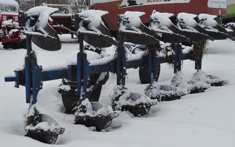 Плуг ППО-6 (5+1) on land