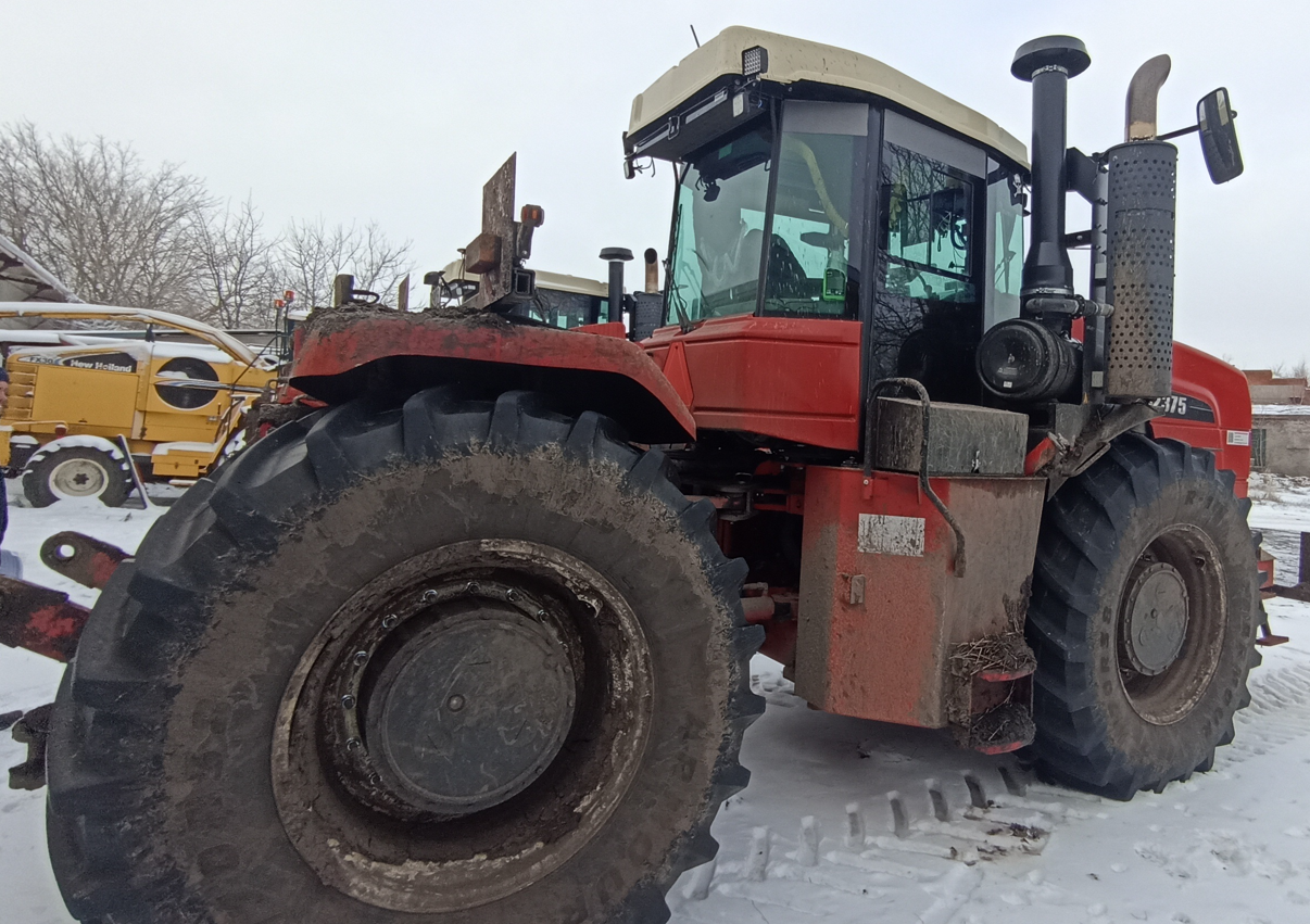 Трактор сельскохозяйственный колесный ROSTSELMASH 2000 4WD RSM 2375
