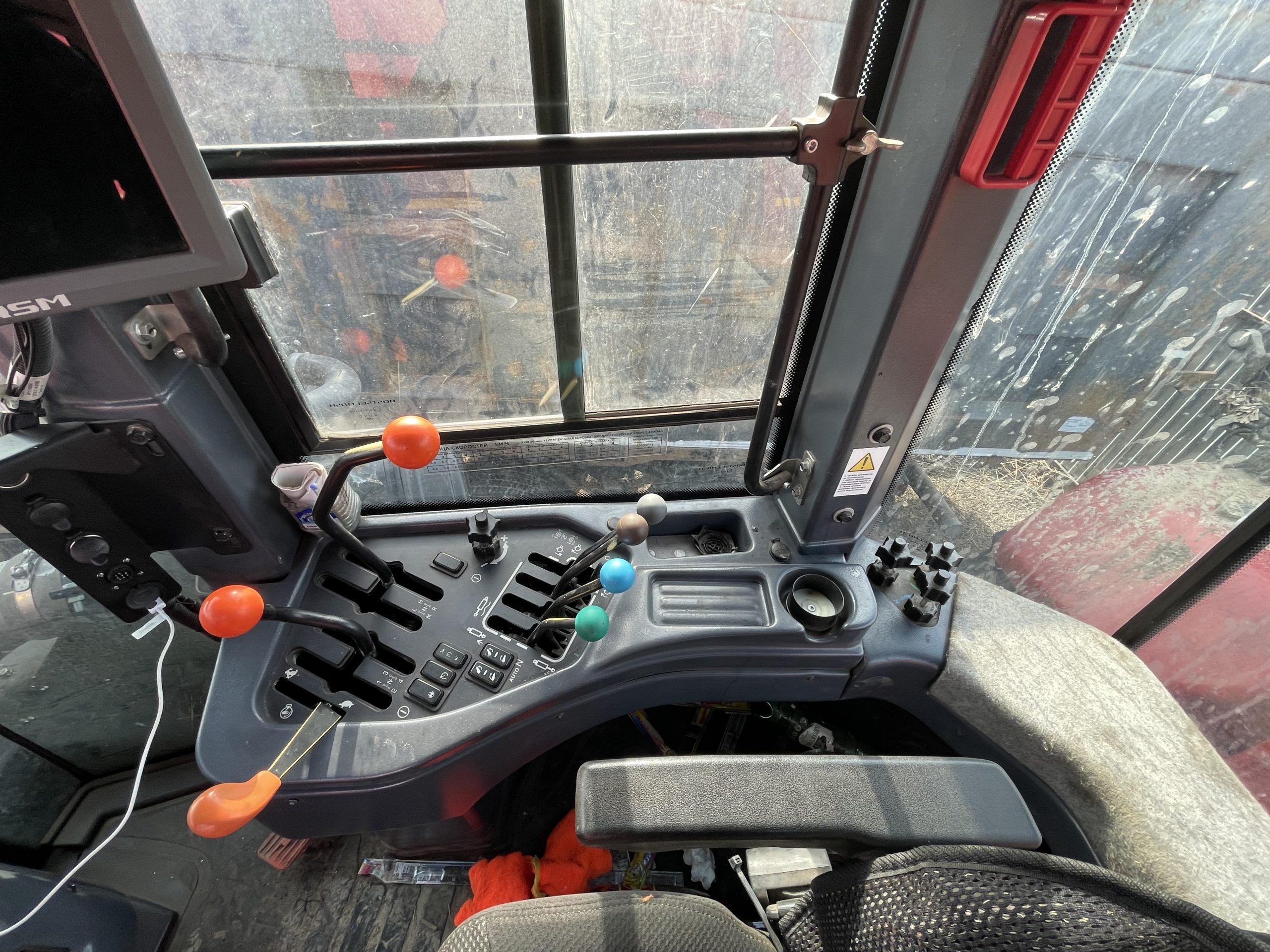 Трактор сельскохозяйственный Колесный ROSTSELMASH  (2000 4WD RSM 2375)