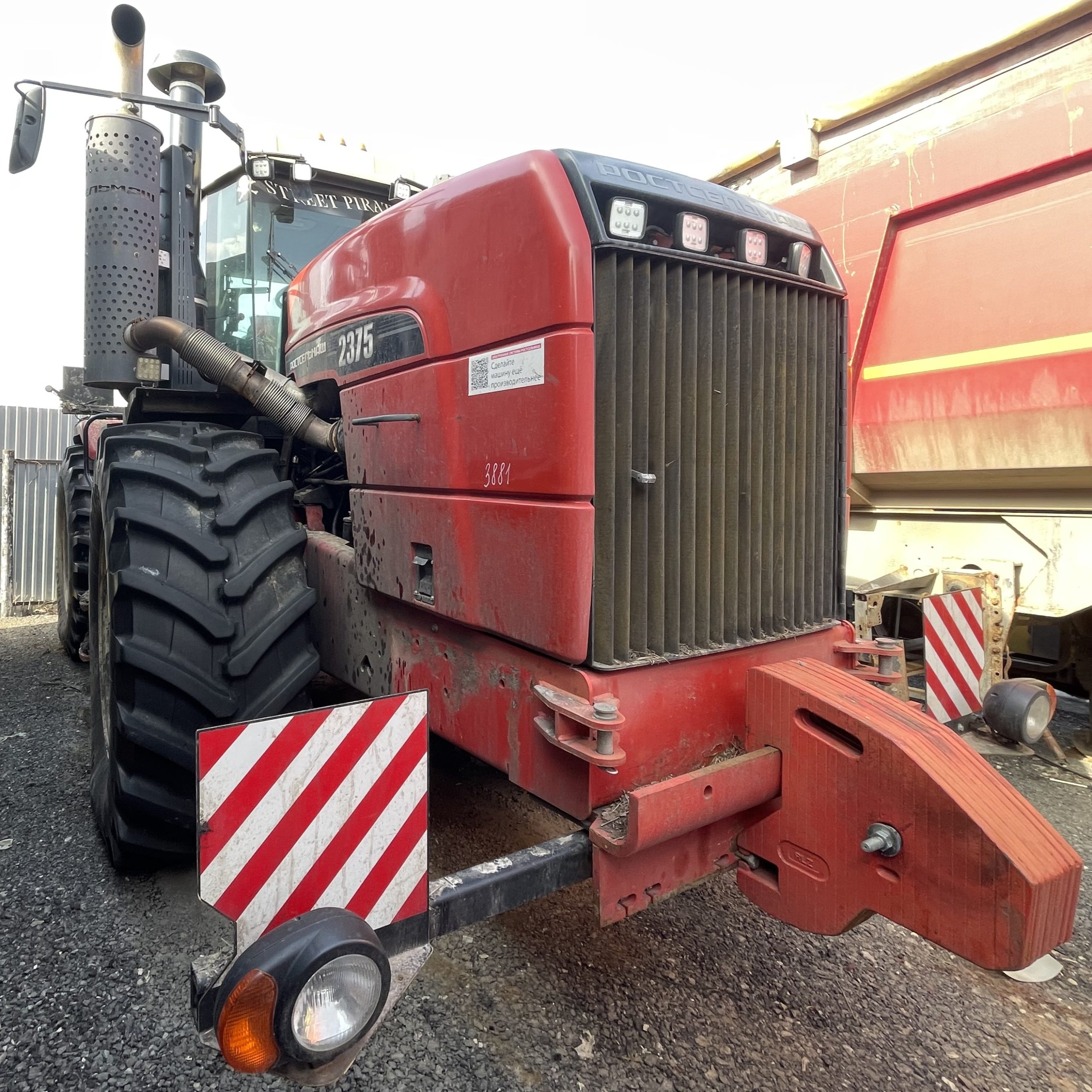 Трактор сельскохозяйственный Колесный ROSTSELMASH  (2000 4WD RSM 2375)