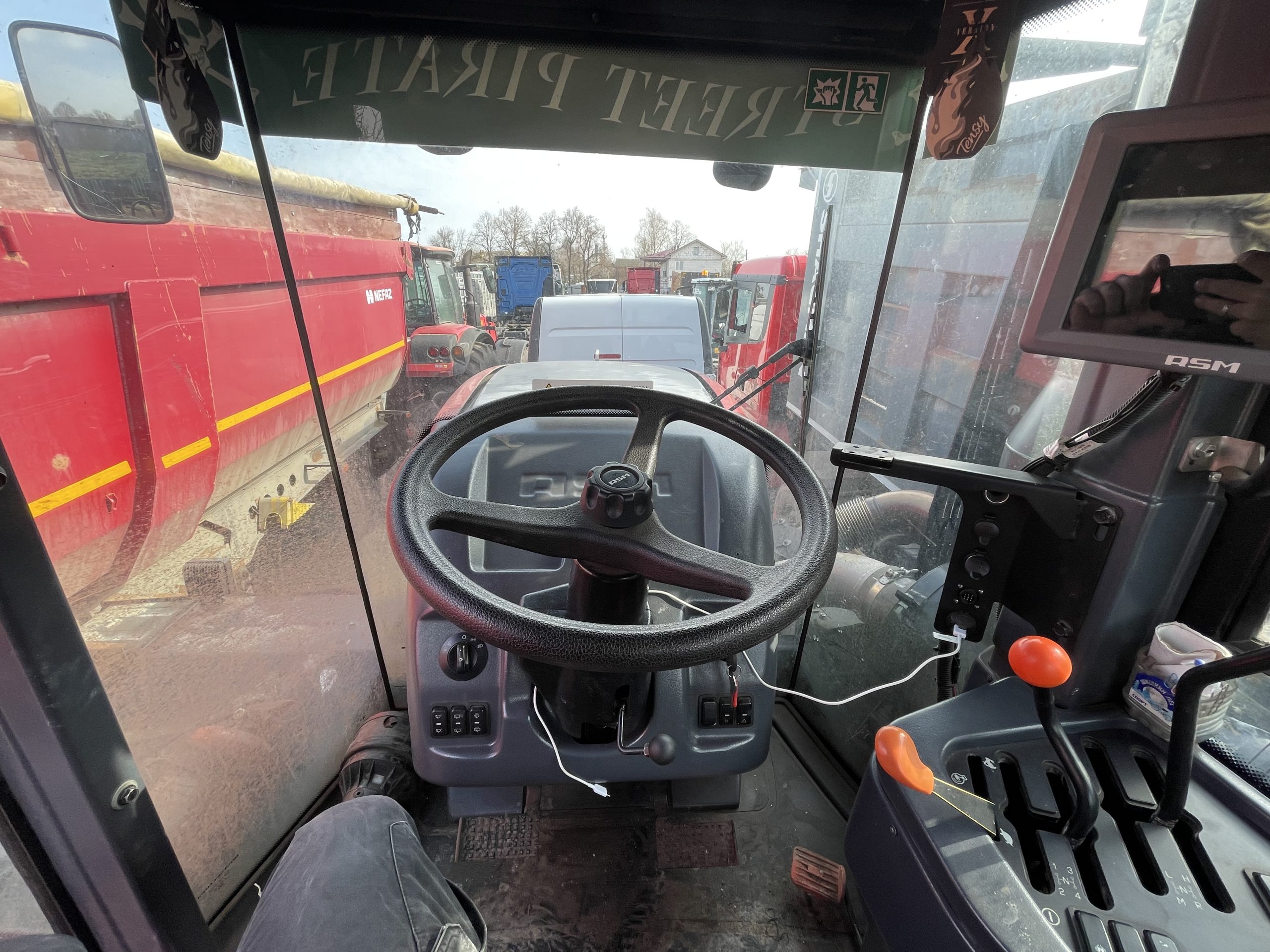 Трактор сельскохозяйственный Колесный ROSTSELMASH  (2000 4WD RSM 2375)