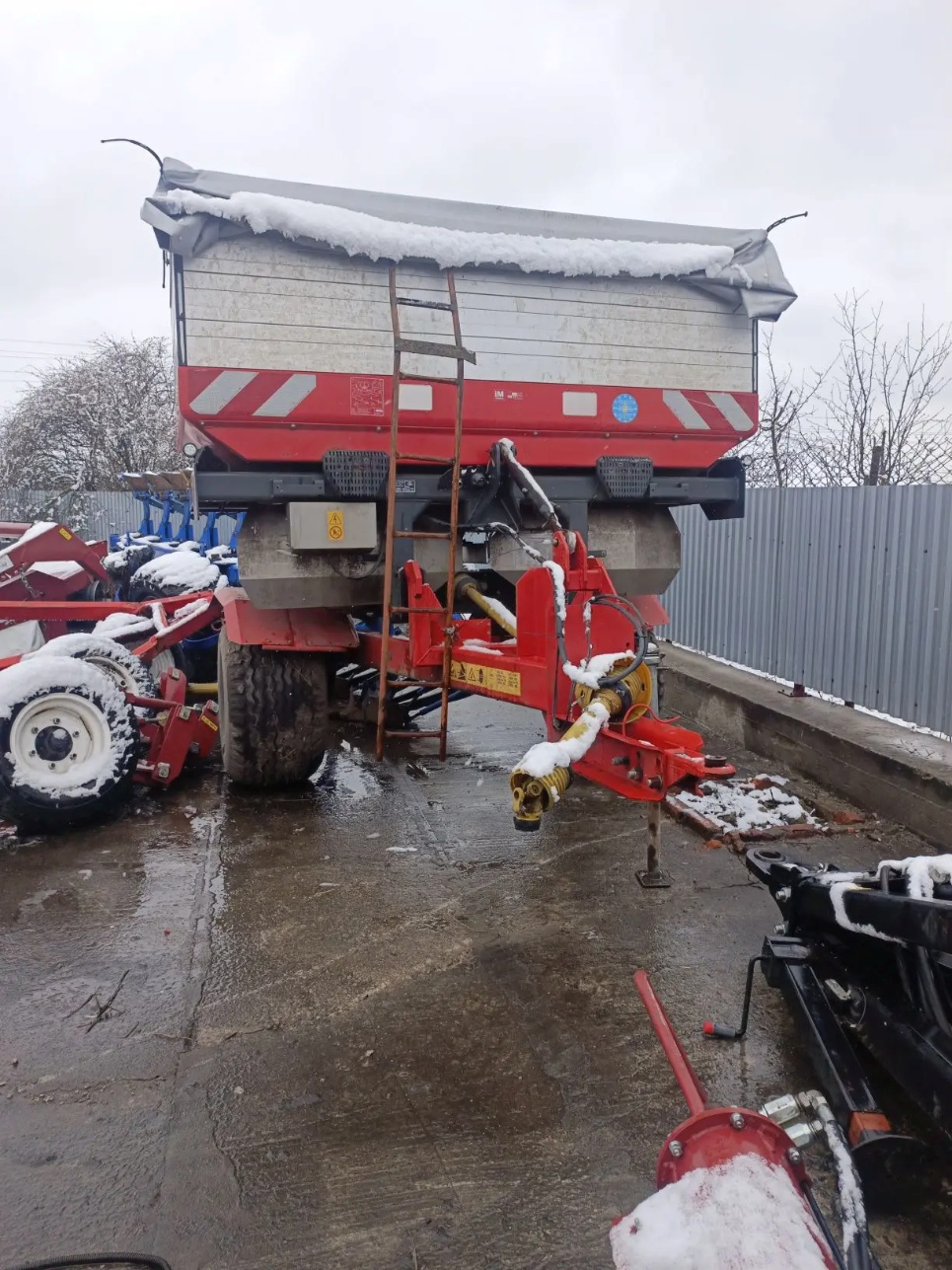 Разбрасыватель центробежный с надставными бортами