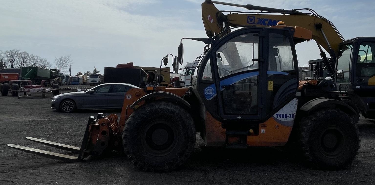 Погрузчик с телескопической стрелой Amkodor Т400-70