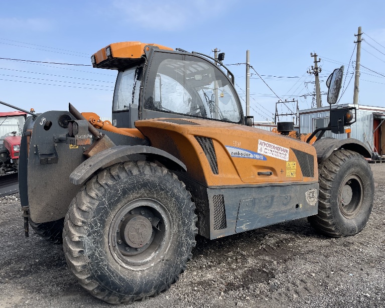 Погрузчик с телескопической стрелой Amkodor Т400-70