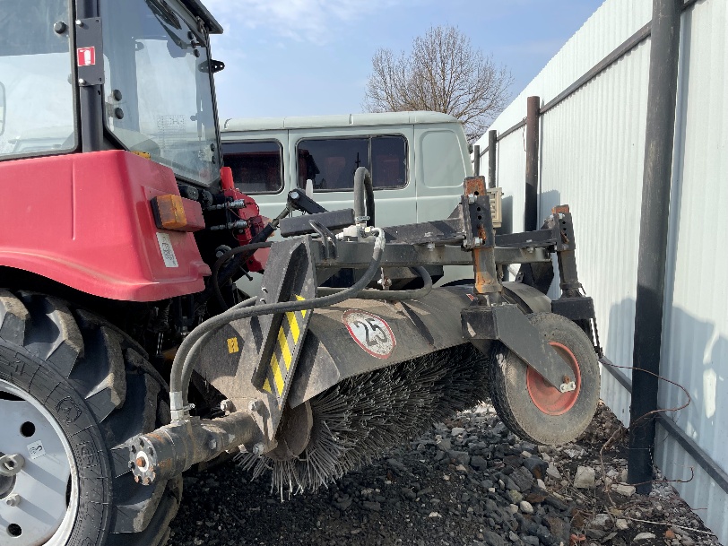 Трактор Машина уборочная со щеткой тракторной МУ-320