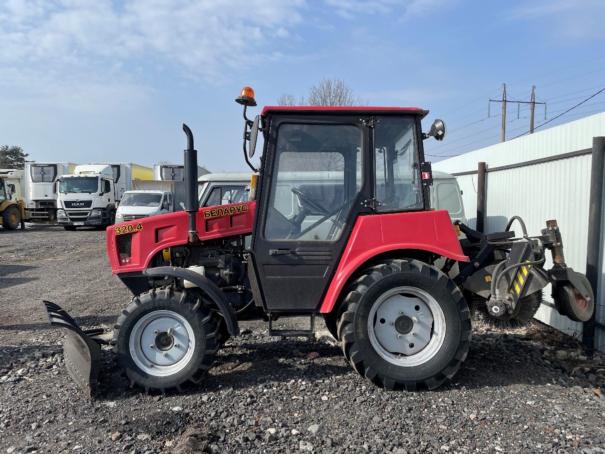 Трактор Машина уборочная со щеткой тракторной МУ-320