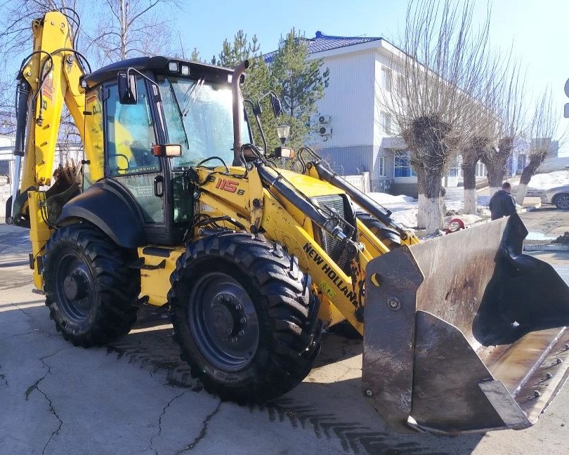 Экскаватор-погрузчик NEW HOLLAND B115B